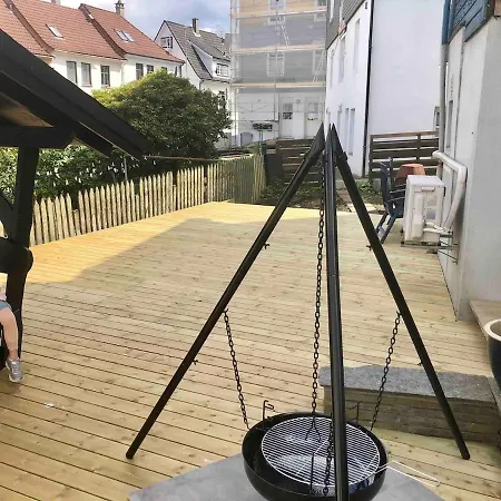 Apartament Kozy Near Center With Free Parking And Wifi *