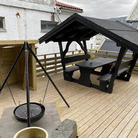 Kozy Near Center With Free Parking And Wifi Apartament *