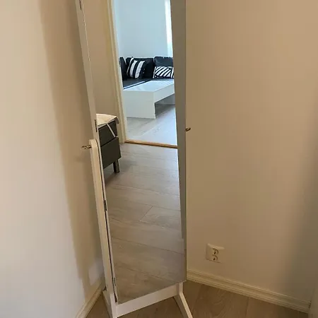 Kozy Near Center With Free Parking And Wifi Apartamento