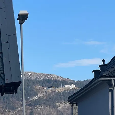 Apartamento Kozy Near Center With Free Parking And Wifi *