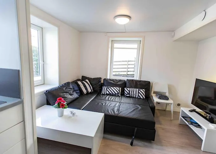 Apartamento Kozy Near Center With Free Parking And Wifi