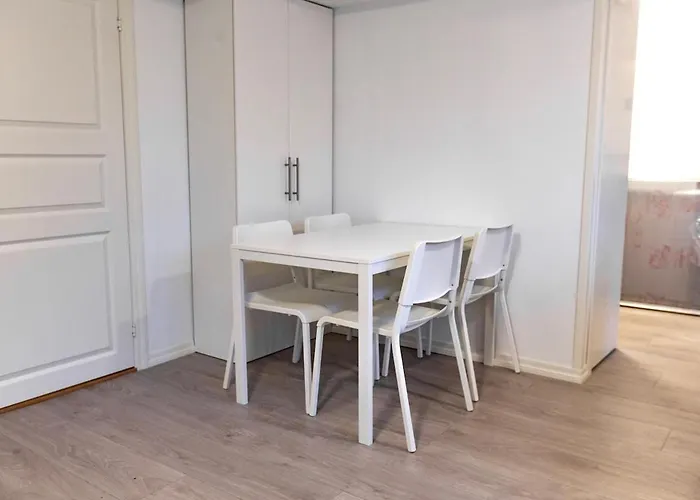 Kozy Near Center With Free Parking And Wifi Apartament